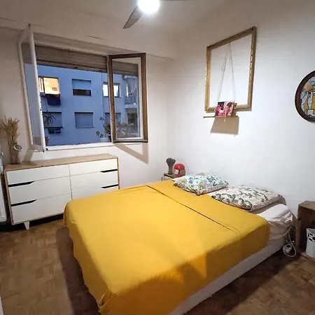 Sunny Garibaldi Port, Free Private Parking